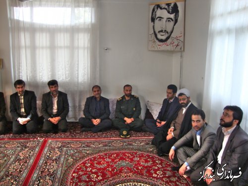 فرماندار بندرگز با خانواده شهید اسدی عرب دیدار کرد