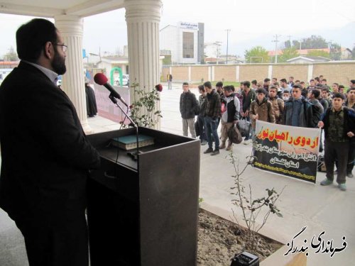 اعزام دانش آموزان بندرگزی به مناطق عملیاتی غرب کشور