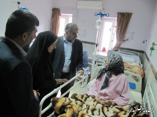 عیادت فرماندار بندرگز از مادر شهید در بیمارستان