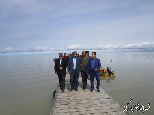 بازدید فرماندار بندرگز از روند خدمات رسانی به مسافرین نوروزی در ساحل دریا