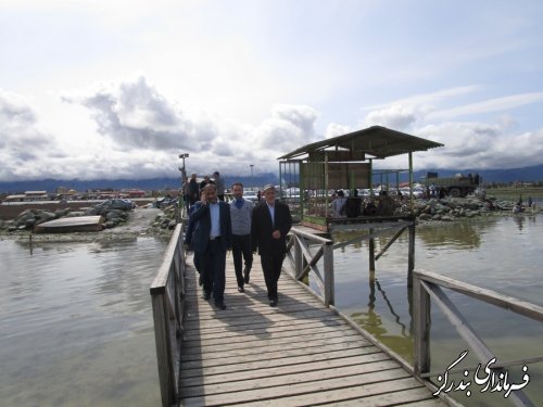 بازدید فرماندار بندرگز از روند خدمات رسانی به مسافرین نوروزی در ساحل دریا