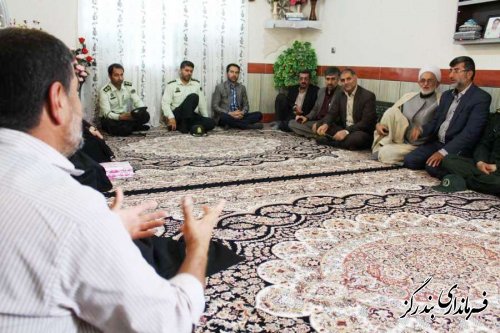 دیدار مسوولان بندرگز با خانواده شهید مبارزه با مواد مخدر