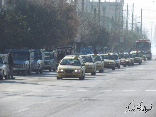 رژه ناوگان تاکسیرانی شهر بندرگز به مناسبت ۱۲ بهمن و آغاز دهه مبارک فجر انقلاب اسلامی برگزار شد