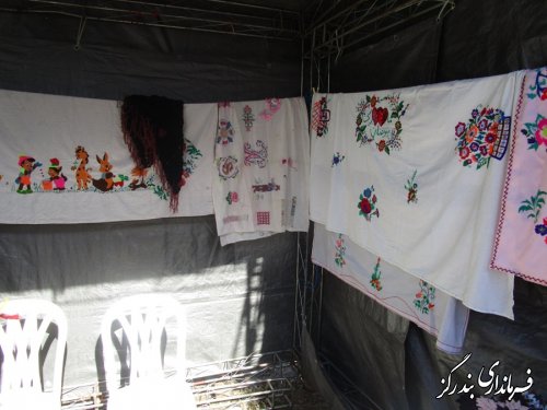 بازدید بخشدار نوکنده از نمایشگاه صنایع دستی و تولیدات زنان روستایی در بندرگز