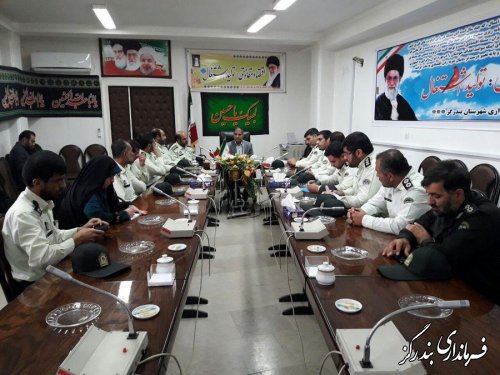 فرمانده و پرسنل نیروی انتظامی به مناسبت هفته ناجا با فرماندار شهرستان دیدار و گفتگو کردند