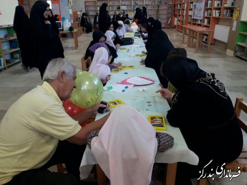برنامه مشترک نقاشی کودکان در کنار سالمندان خانواده  به مناسبت روز جهانی کودک و سالمندان در بندرگز برگزار شد