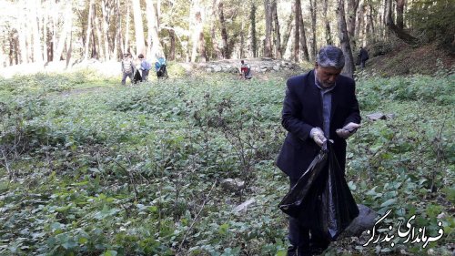 حضور فرماندار بندرگز در برنامه پاکسازی طبیعت جنگل بخش نوکنده 