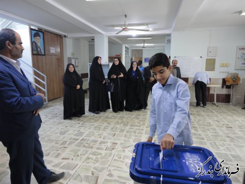 بیست و یکمین انتخابات شوراهای دانش آموزی در مدارس بندرگز برگزار شد 