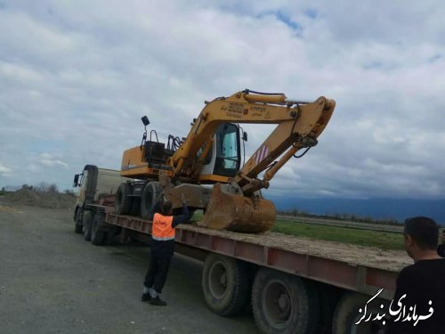 ماشین آلات مورد نیاز مناطق سیل زده شهرهای گلستان از بندرگز ارسال شد