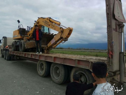 ماشین آلات مورد نیاز مناطق سیل زده شهرهای گلستان از بندرگز ارسال شد