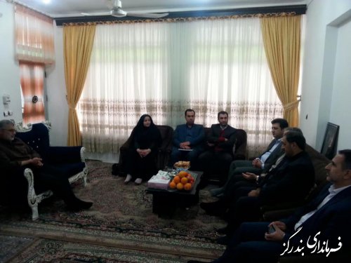 معاون سیاسی و امنیتی استاندار گلستان با خانواده شهید حسینی دیدار کرد