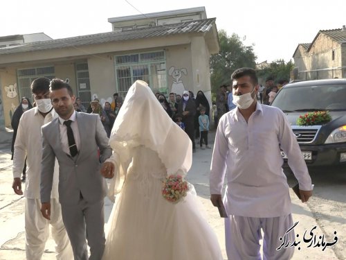 حضور عروس و داماد در جشن سیاسی انتخابات