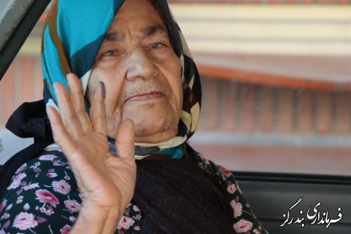 گزارش تصویری||حضور پر شور سالمندان شهرستان بندرگز در پای صندوق های رای